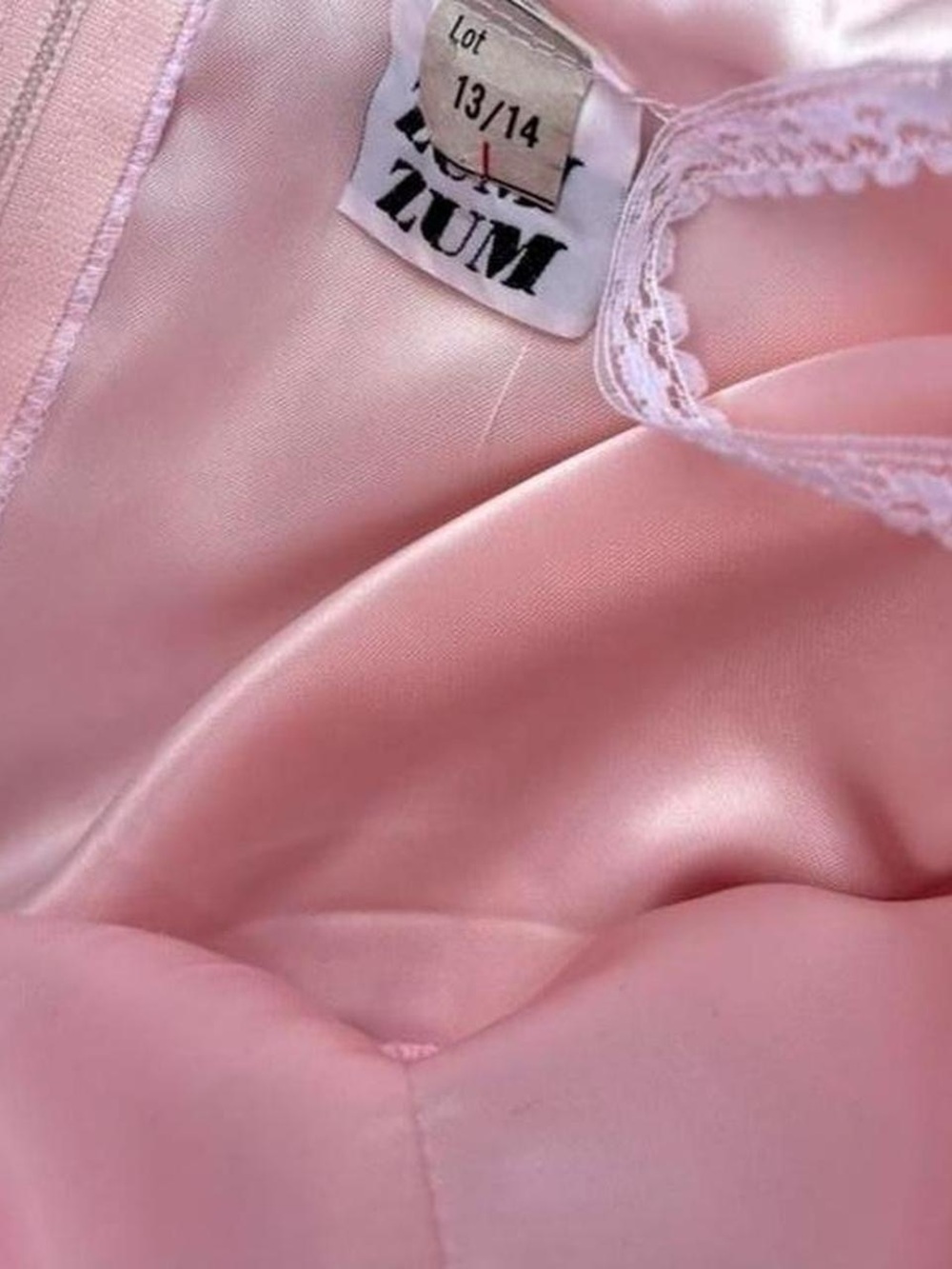 Vintage pink tiered lace gown from brand zum zum - Picture 8 of 8